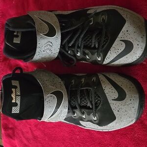 NIKE LEBRON ZOOM SOLDIER VIII